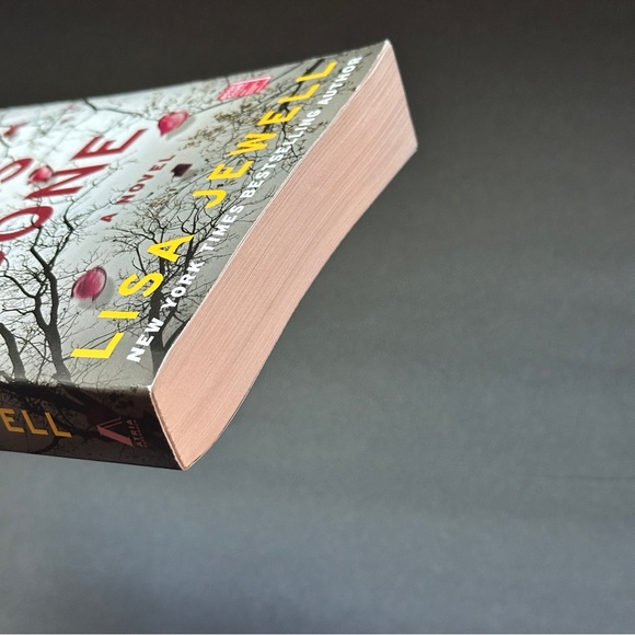 Then She Was Gone: A Novel by Lisa Jewell | Fiction, Mystery | Paperback Book - Picture 5 of 8